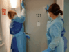Krankenschwestern in Schutzkleidung