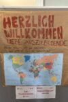Schild Willkommen Azubis mit Landkarte Thumbnail