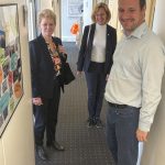 eneraloberin-Duerr-mit-Oberin-Anne-Katrin-Gerhardts-und-Mitarbeiter-Alexander-Zugehoer